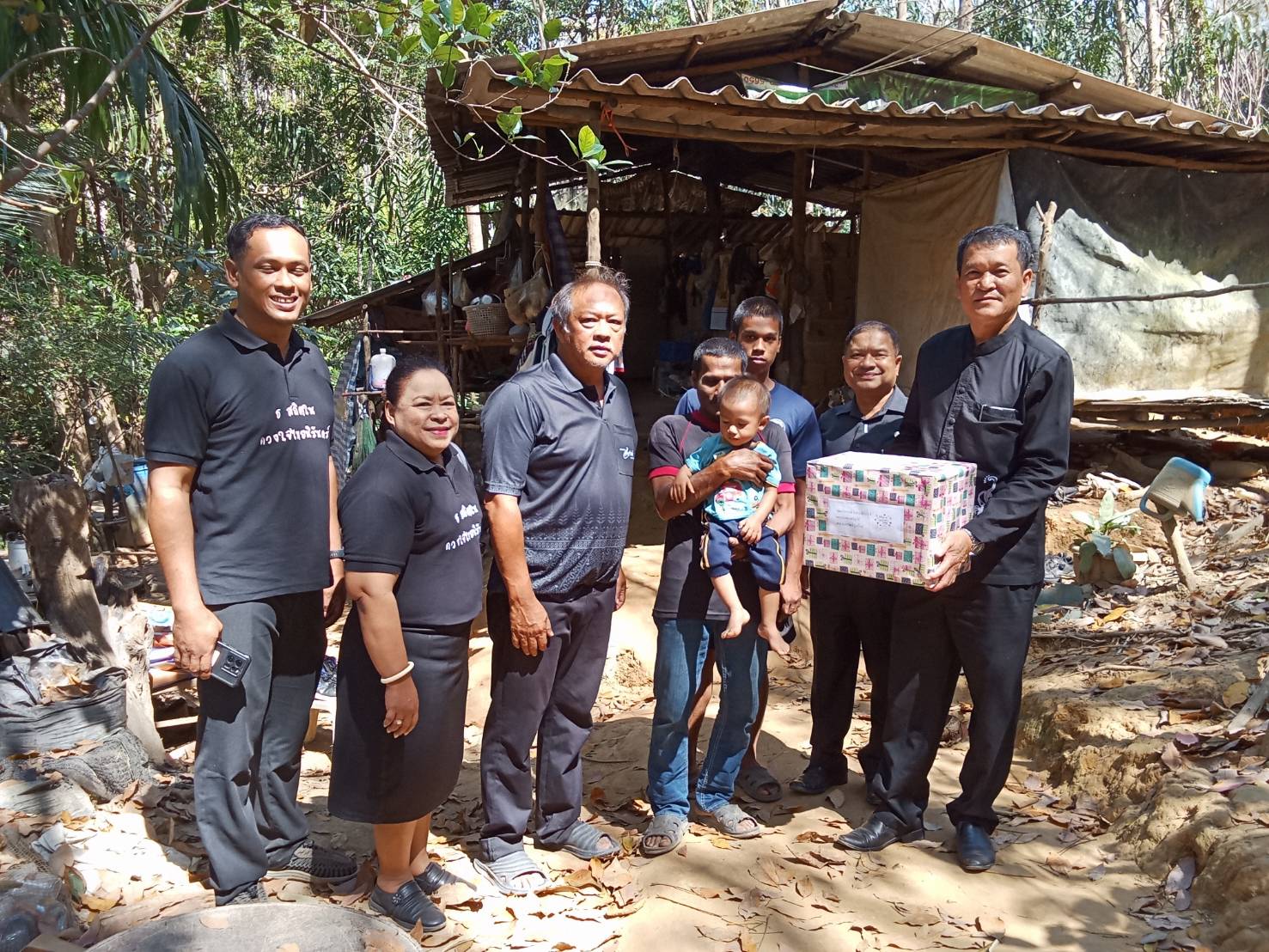 พช.เมืองระนอง ส่งต่อความสุขจากผู้มีจิตศรัทธาแก่เด็กชนบท