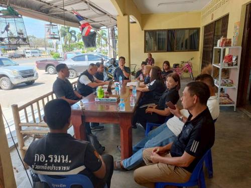 พช.เมืองระนอง ดำเนินการเชิงรุก บูรณาการหน่วยงานทหารลงพื้นที่ตรวจสุขภาพกองทุนแม่ของแผ่นดิน