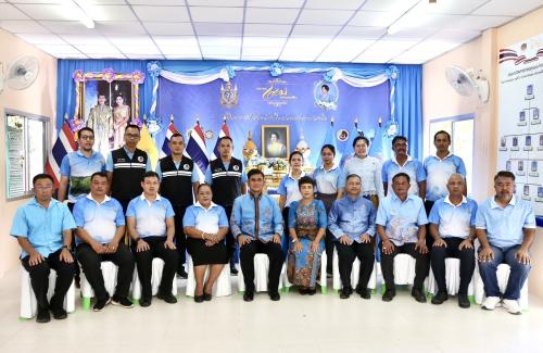 ?“พช.เมืองระนอง จัดพิธีมอบธงสัญลักษณ์ครัวเรือนปลอดภัยจากยาเสพติด และมอบใบรับรองครัวเรือนปลอดภัยจากยาเสพติด บ้านบางนอนนอก ตำบลบางนอน อำเภอเมืองระนอง จังหวรดระนอง”?